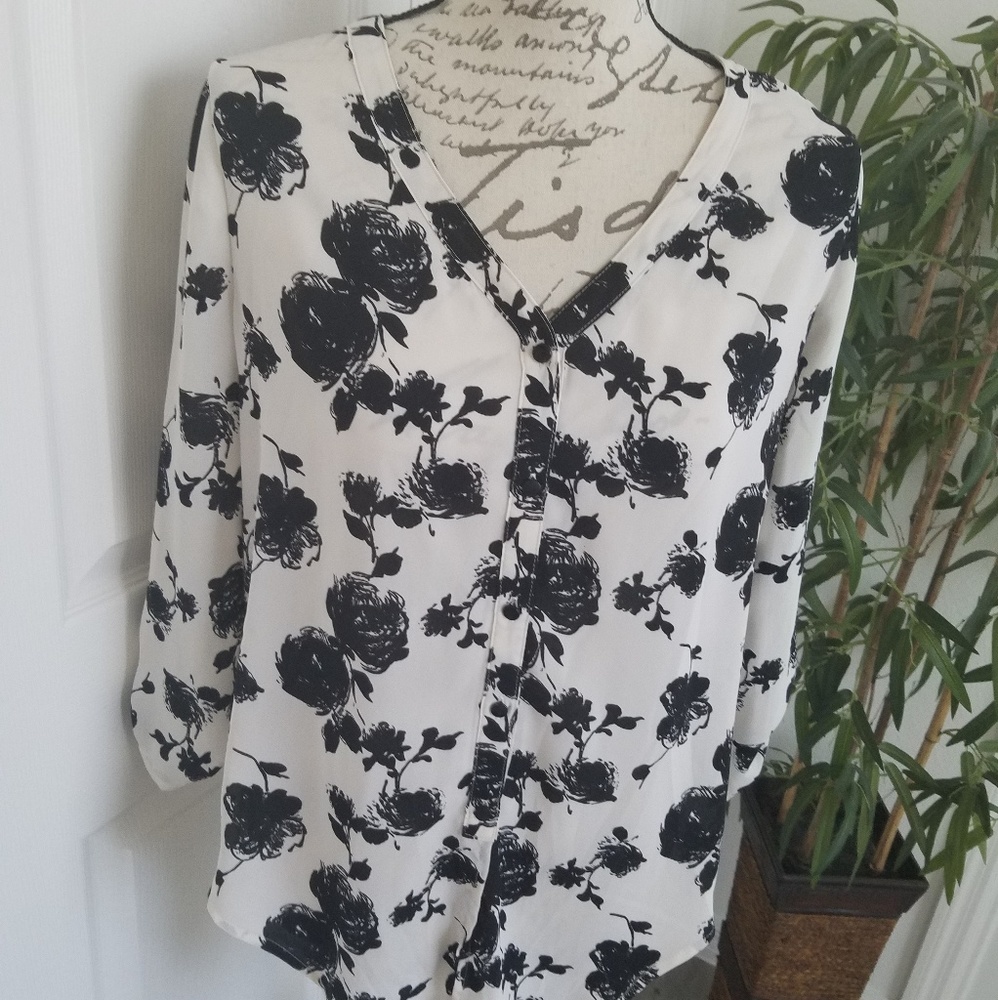 😇NWOT Nue Options Blouse